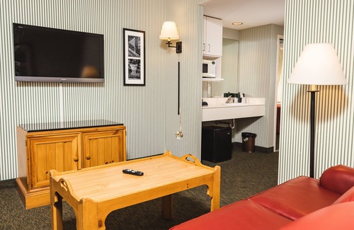 Williamsburg Hotel | Williamsburg Woodlands Hotel & Suites, an official Colonial Williamsburg Hotel