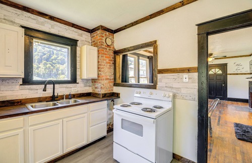 Rawl Cottage | Williamson Cottage ~ 2 Mi to Town + Trails!