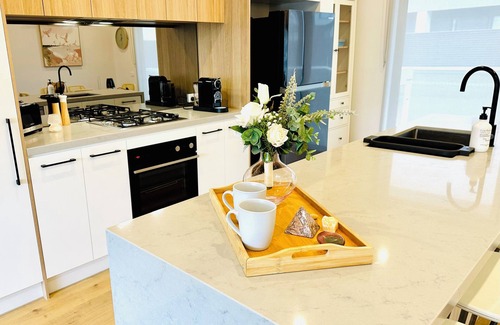 Williamstown North House | Williamstown Townhouse: Sanctuary on the Wetlands