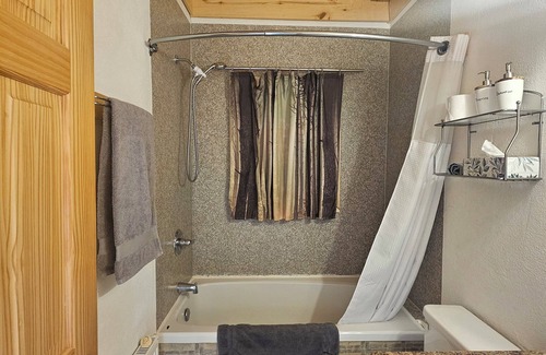 Hudson's Hope Cabin | Williston Lake Resort