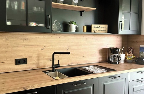 Geismar Apartment | Willkommen in der Wohnung - dem Perfekten Rückzugsort im Herzen der Bezaubernden Rhön und dem Grünen Herzen Deutschlands. Diese neu Erbaute Wohnung Bietet Nicht nur Modernes Design, Sondern Auch ein Einzigartiges Ambiente Direkt im Grünen mit Gemütli