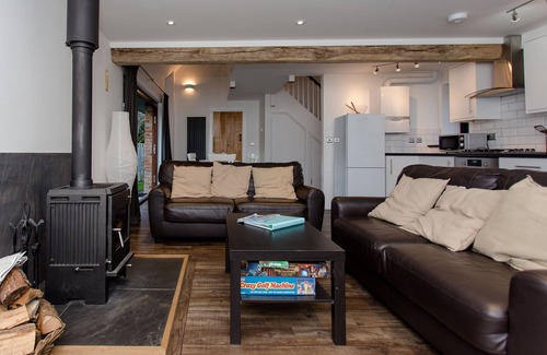 Wootton Bridge Cottage | Willow Barn - Fernhill Farm