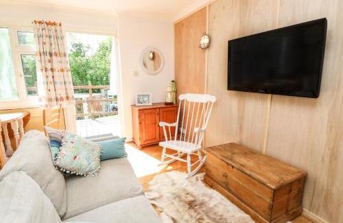 Cowes House | Willow Cabin