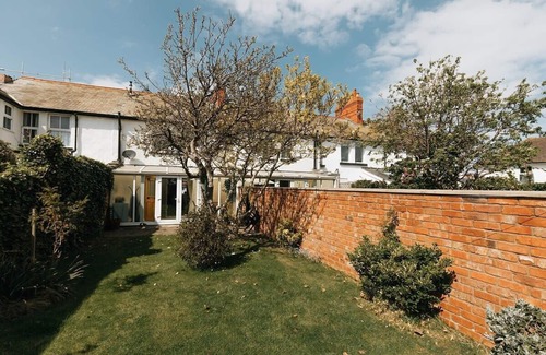 Penrhyn Bay House | Willow Cottage, 3 Bed Cottage, Penrhyn Bay