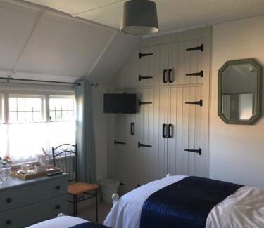 Dymchurch Bed & Breakfast | Willow Cottage