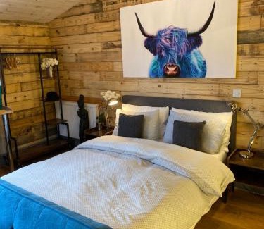Fifield House | Willow Court Farm Studio East & Petting Farm, 8 mins to Legoland & Windsor, 15 mins to Lapland UK