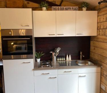Fifield House | Willow Court Farm Studio East & Petting Farm, 8 mins to Legoland & Windsor, 15 mins to Lapland UK
