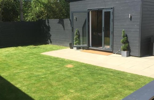 Fifield House | Willow Court Farm Studio South & Petting Farm, 8 mins from Legoland & Windsor, 15 mins from Lapland UK