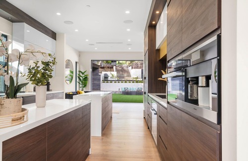 Laurel Canyon House | Willow Glen 2 - Warm Contemporary Estate with Open Floor Plan + Pool & Spa