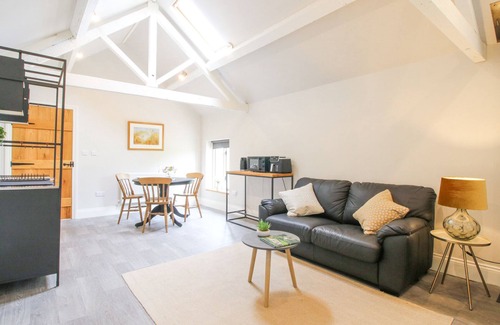 Ellesmere Cottage | WILLOW GRANGE ANNEX, romantic, character holiday cottage in Ellesmere