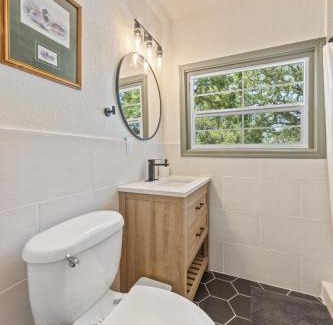 Madill Other | Willow Heaven - Lakefront Cabin Escape