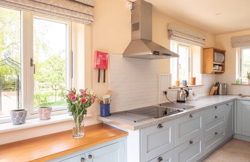 Knodishall Cottage | Willow House - sleeps 7 guests in 4 bedrooms