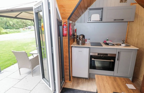 Thorpe Cottage | Willow Lodge At Bridge Lake Farm & Fishery