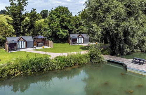 Thorpe Cottage | Willow Lodge At Bridge Lake Farm & Fishery