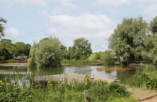 Thorpe Cottage | Willow Lodge At Bridge Lake Farm & Fishery
