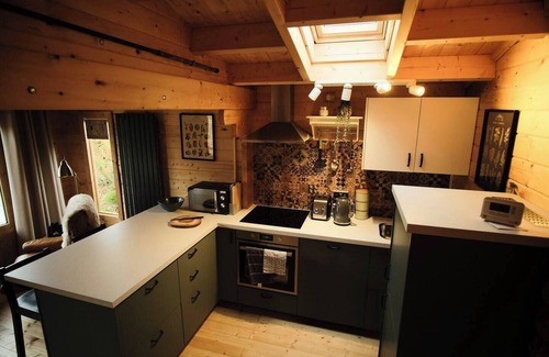 Stowmarket Cabin | Willow Lodge at Welhams Meadow