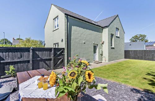 Wolf's Castle House | Willow Lodge, Wolfscastle