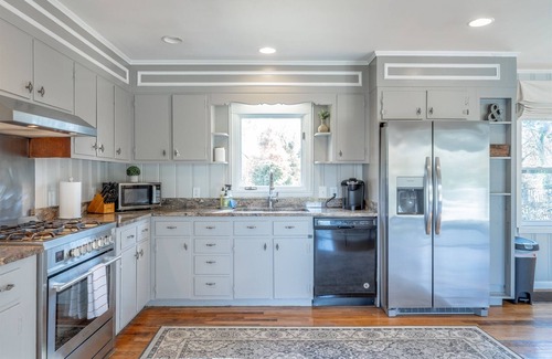 Chattanooga Valley House | Willow Manor | Grand Views of Lookout Mtn | Sleeps 11 | Dog Friendly | 4 Bed, 2.5 Bath