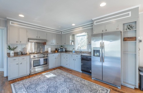 Chattanooga Valley House | Willow Manor | Grand Views of Lookout Mtn | Sleeps 11 | Dog Friendly | 4 Bed, 2.5 Bath