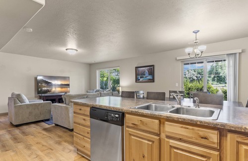 Logan House | Willow Park House on Fairway Ln