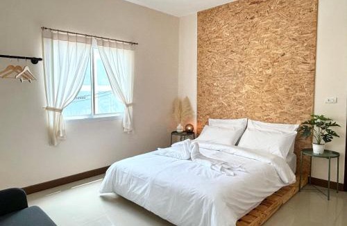 Chumphon House | Willow Pillow