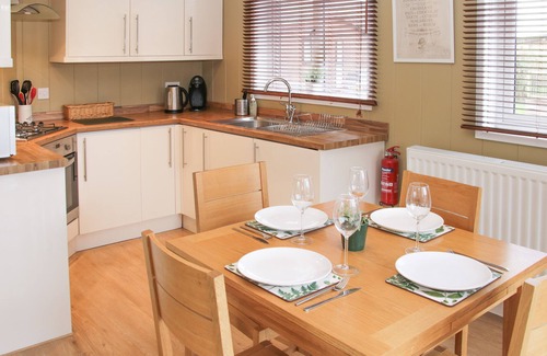 Hopton Castle Cottage | WILLOW RIVER LODGE, with hot tub in Clun