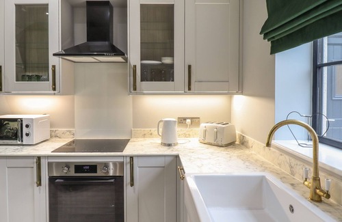 Hull Cottage | WILLOW, romantic, luxury holiday cottage, with hot tub in Willerby