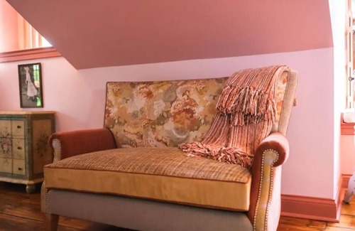 Elizabethtown House | Willow's Whimsey | Romantic Moonstone Manor B&B