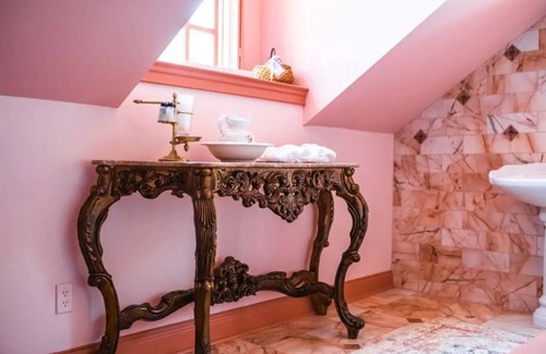 Elizabethtown House | Willow's Whimsey | Romantic Moonstone Manor B&B
