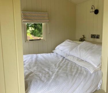 Thistley Green Cabin | Willow Shepherd Hut