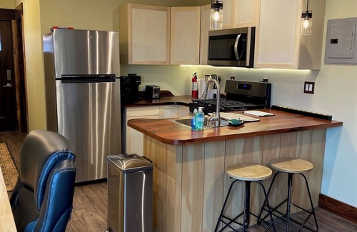 Waverly Apartment | Willow South Upstairs Unit in Buchanan/Waverly with Wi-Fi and AC