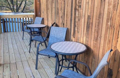 Waverly Apartment | Willow South Upstairs Unit in Buchanan/Waverly with Wi-Fi and AC