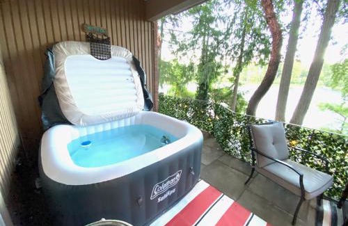 Langford House | Willow Suite - Lakeside Retreat