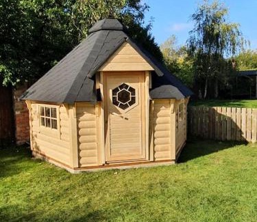 Frampton House | willow tree farm cottage with BBQ hut