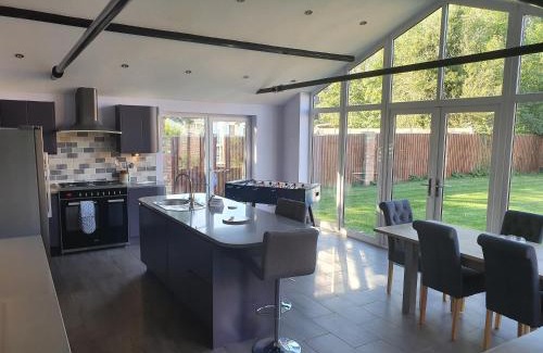 Frampton House | willow tree farm cottage with BBQ hut