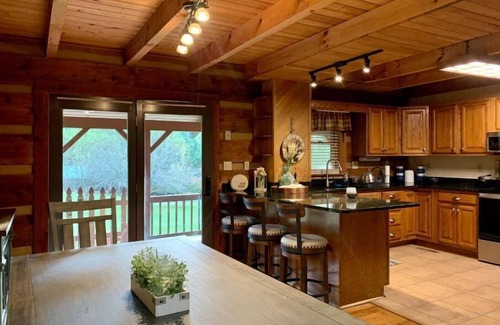 Damascus Cabin | Willow Tree Retreat Damascus, VA
