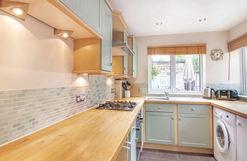 Stoney Middleton Cottage | WILLOW VIEW, pet friendly, with open fire in Stoney Middleton