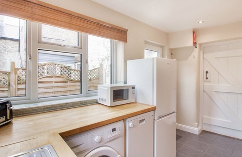 Stoney Middleton Cottage | WILLOW VIEW, pet friendly, with open fire in Stoney Middleton