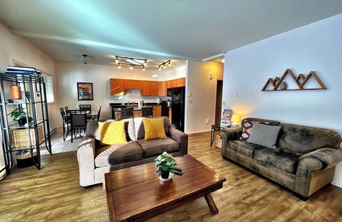 East Kootenay Condo | Willow Vistas 6 - Golf - Ski - Hike - Chill - Private Hot Tub - Sleeps 6