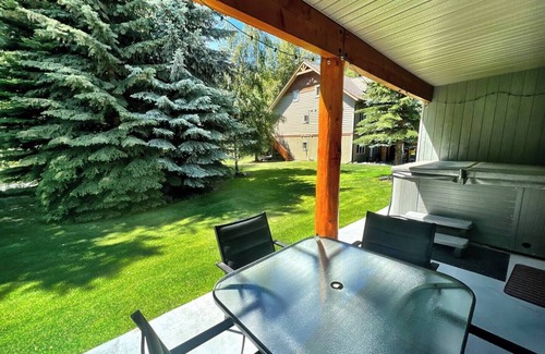 East Kootenay Condo | Willow Vistas 6 - Golf - Ski - Hike - Chill - Private Hot Tub - Sleeps 6