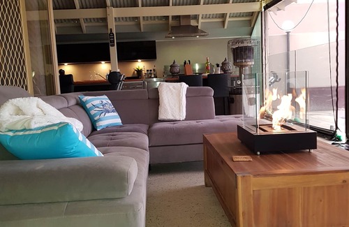 South Yunderup House | Willow Waters Holiday Home FREE Wi-Fi