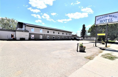 Maple Creek Hotel | Willowbend Hotel