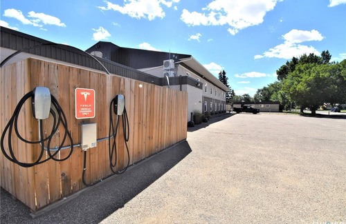 Maple Creek Hotel | Willowbend Hotel