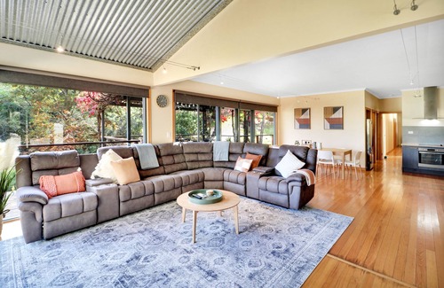 Macs Cove House | Willowbend - private oasis on 4 acres with direct access to Lake Eildon.