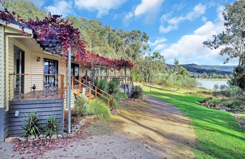 Macs Cove House | Willowbend - private oasis on 4 acres with direct access to Lake Eildon.