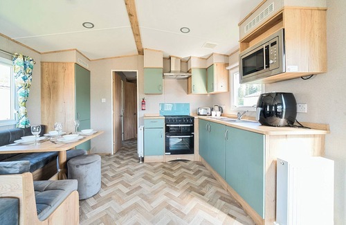 Great Houghton Cottage | WILLOWBROOK HIDEAWAY - BILLING AQUADROME in Billing Aquadrome Holiday Park