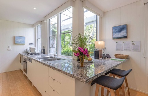 Mount Macedon Cottage | Willowglade Retreat and Gardens in Mount Macedon