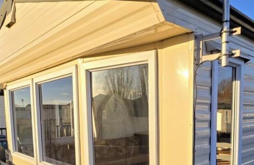 Crowle House | Willows 105 Caravan - 7 Lakes