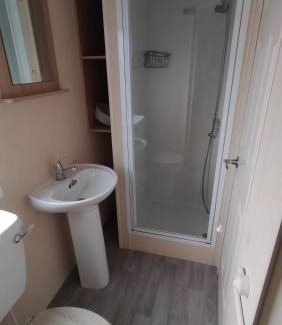 Crowle House | Willows 105 Caravan - 7 Lakes