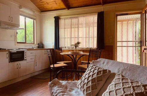 Chiltern Cabin | Willuna Sanctuary Farm Stay
